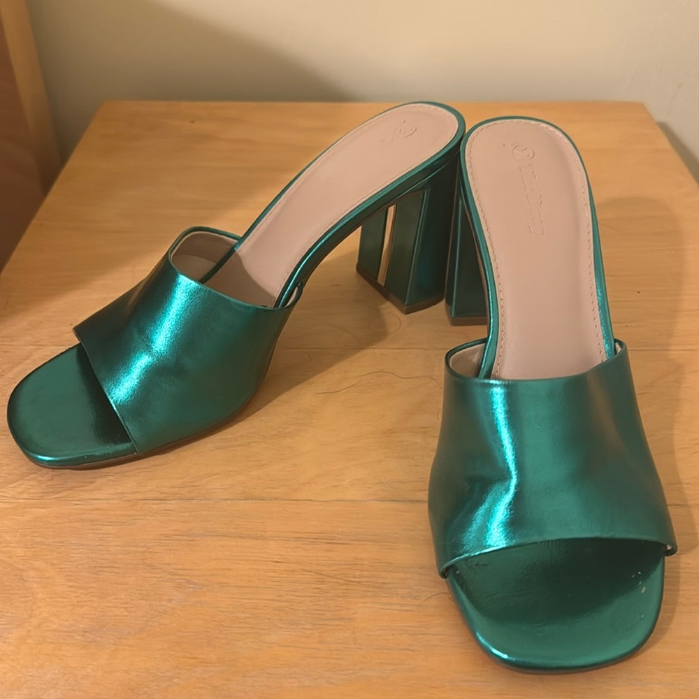 Green metallic heels
